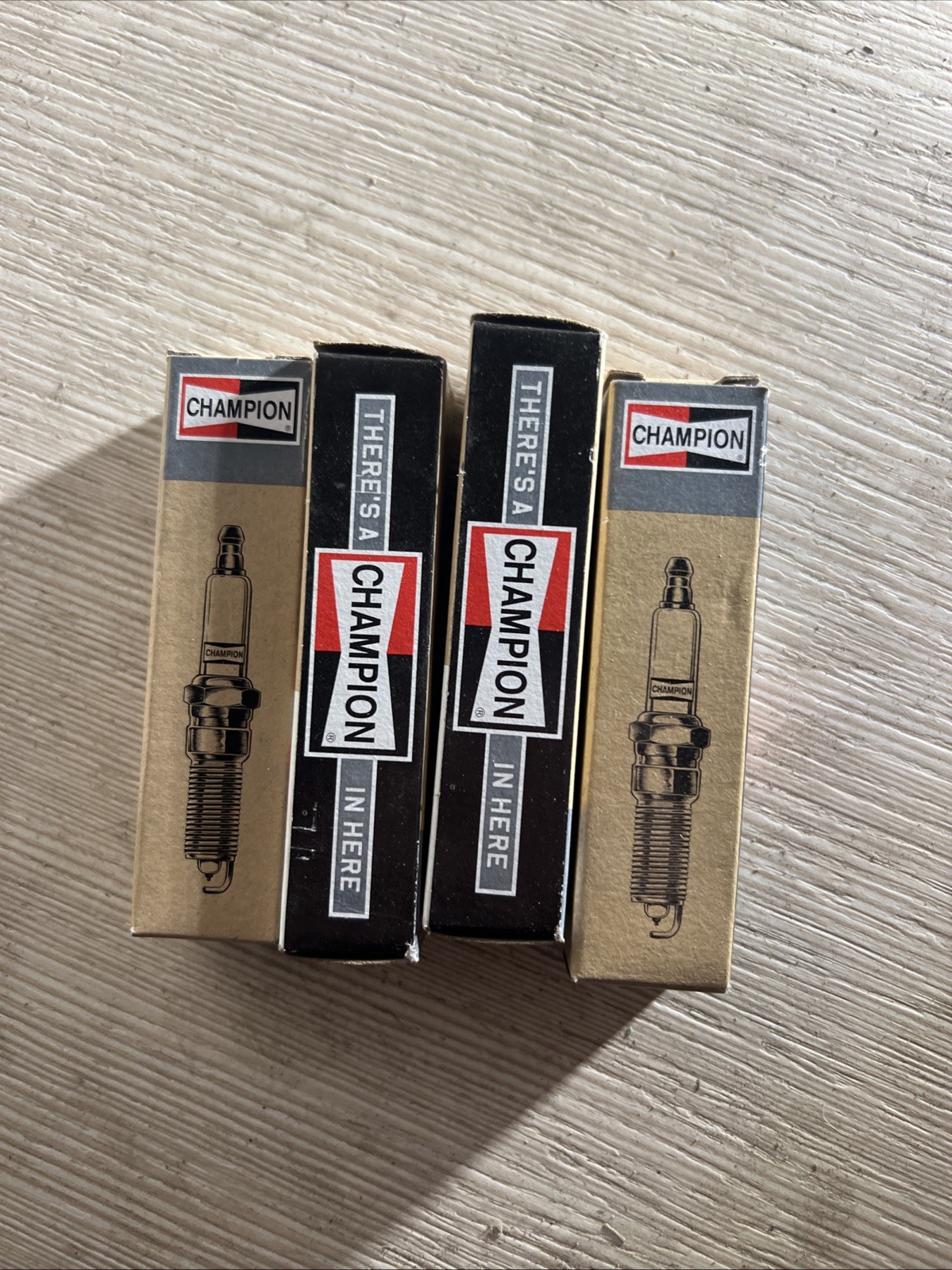 Champion Copper Plus Spark Plug # 872 - RDJ7Y Lot of 4 Plugs