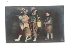 SB4121 VICTORIAN  LITTLE KIDS WITH BASKET & ILLUMINATED LANTERN RPPC
