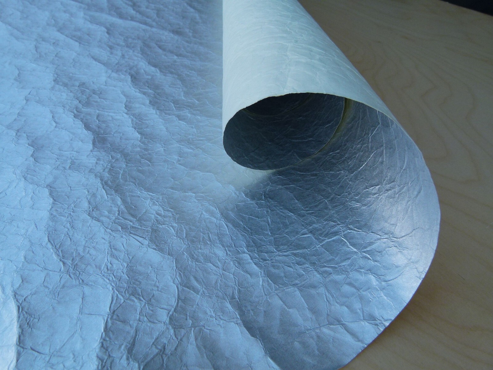 By Yard Scalamandre Scalamandre Crinkled Leaf White Gold Wallpaper Gold