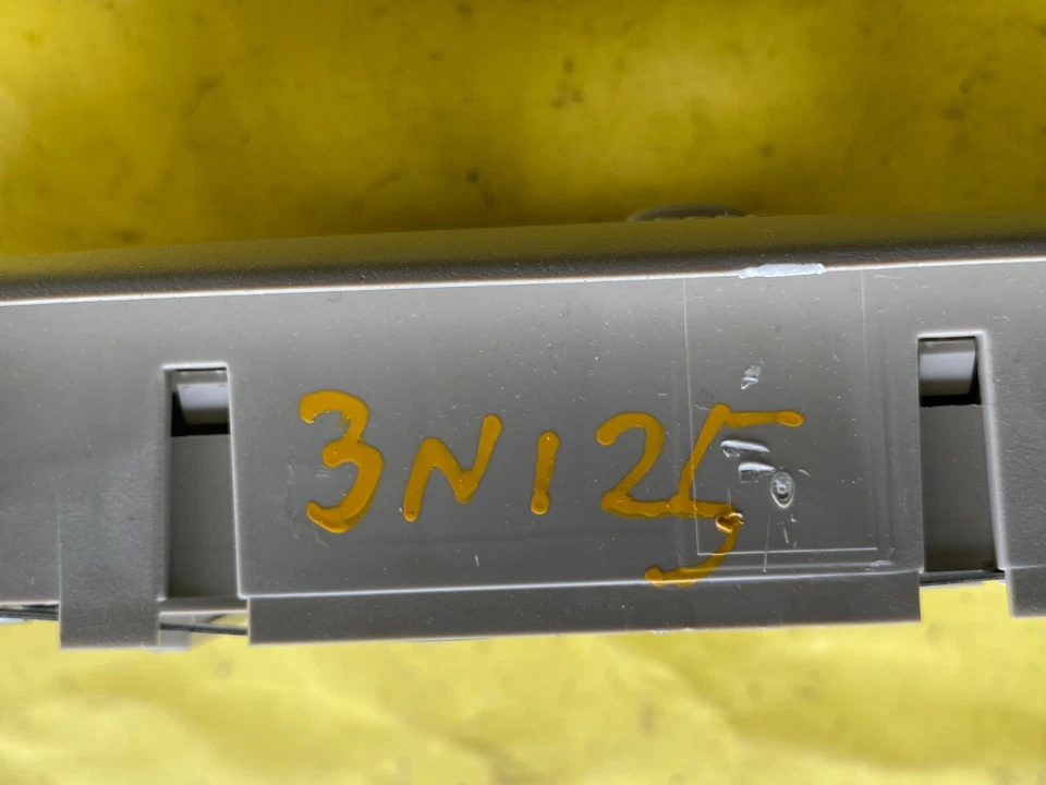 2008-2015 MITSUBISHI LANCER INTERIOR OVERHEAD DOME MAP LIGHT OEM - Image 4 of 4