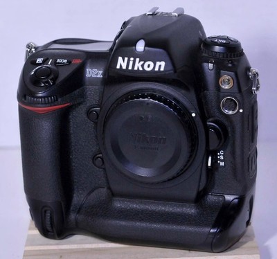 NIKON D2X 12.4MP DIGITAL SLR CAMERA- BODY ONLY