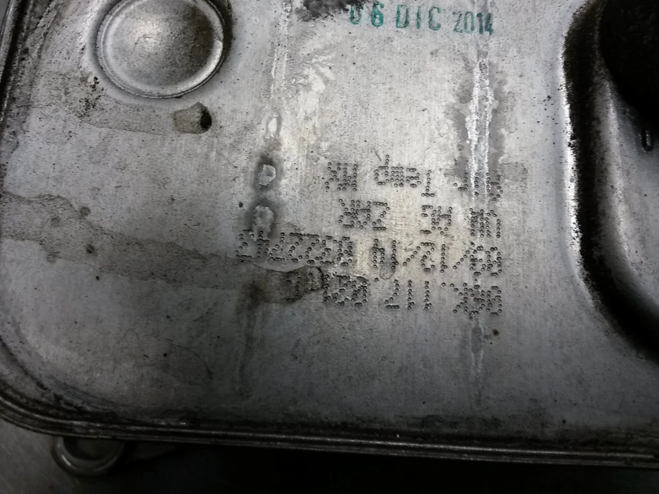 Enfriador de aceite para Volkswagen Passat 1.8 15-17 06K117021C Foto 3 de 4