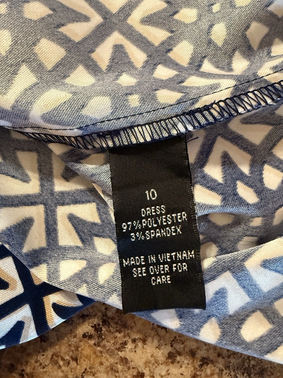 Tubino Alyx Navy Tan bianco stampa astratta taglia 10 abito cocktail lunghezza ginocchio zip