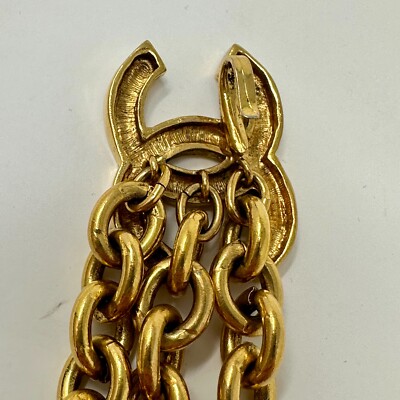 CHANEL 1980s Vintage Gold Logo CC Pendant Triple Chain Belt  display picture 3