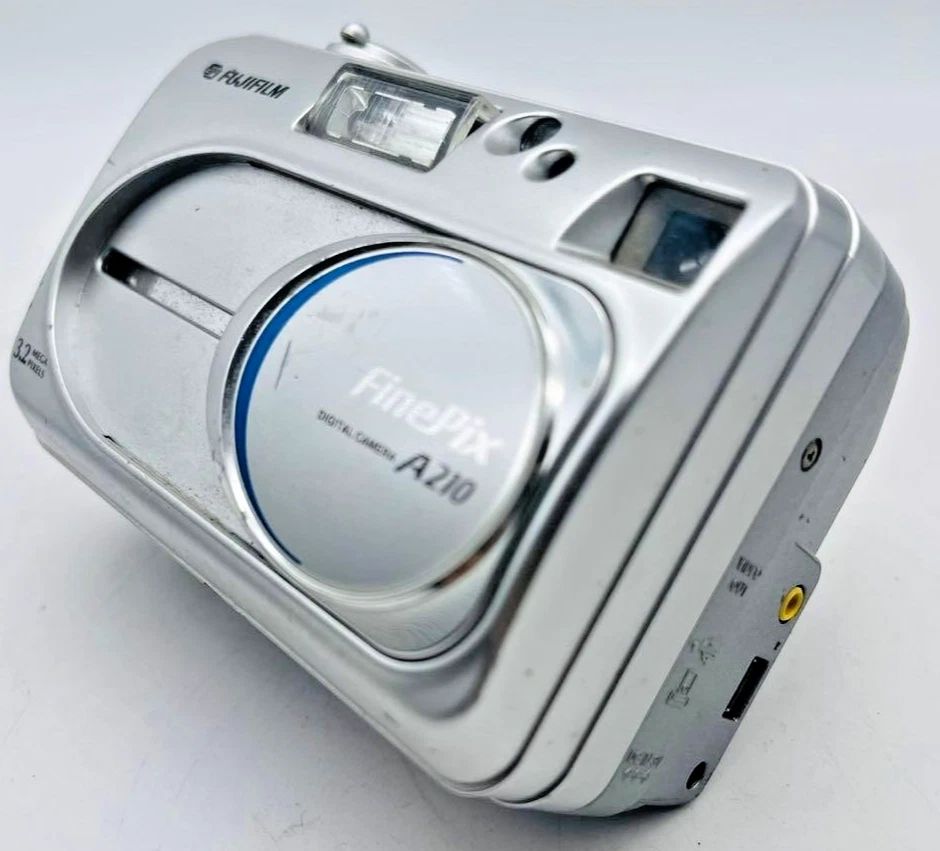 FUJIFILM FinePix A210 Digital Camera 3.2MP Silver Tested Working from Japan - Image 2 of 4