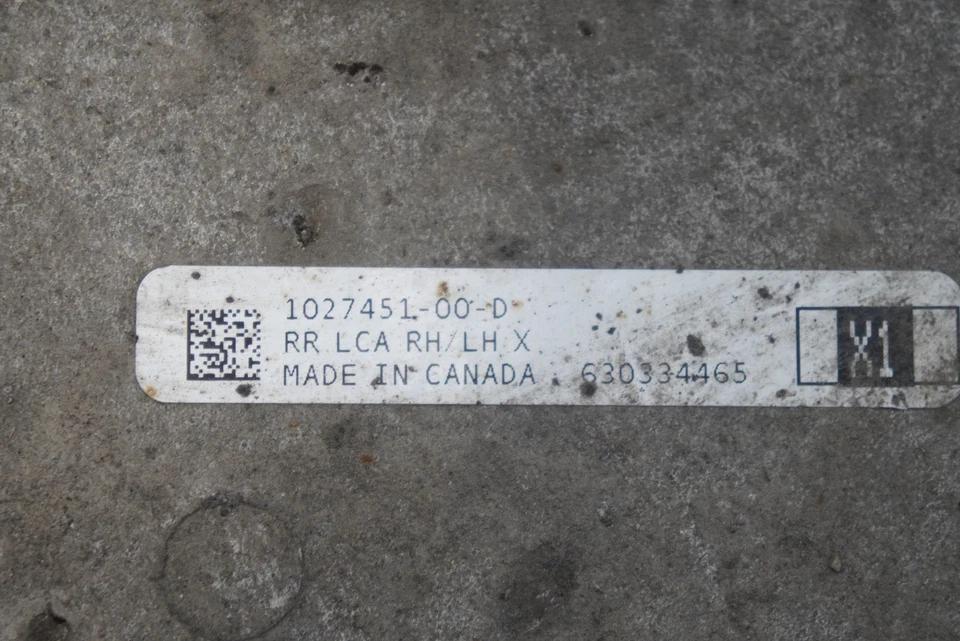 Set Rear Suspension Left Control Arm 1027451-00-D OEM Tesla Model X 2018 - Image 4 of 4