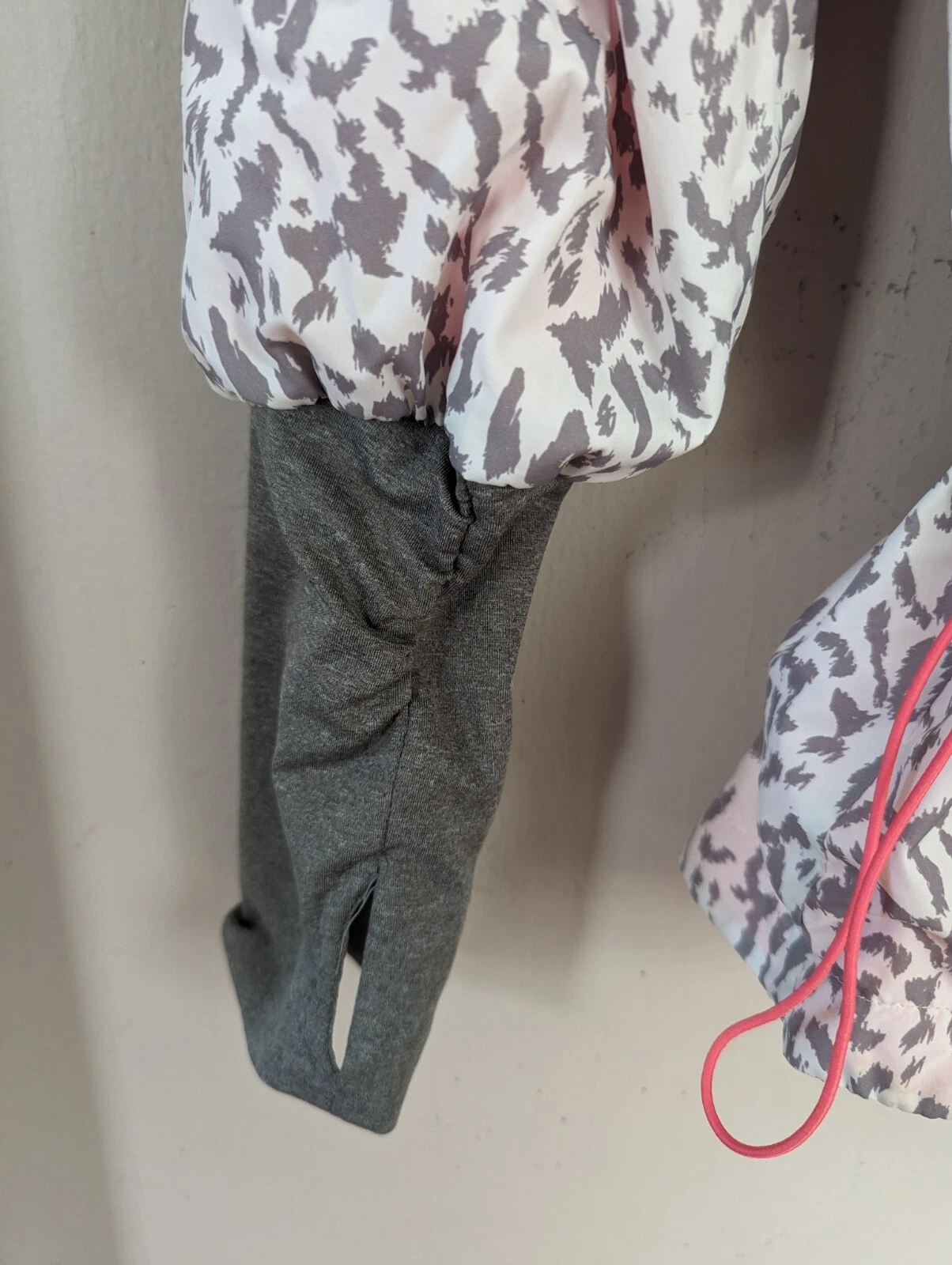 mpg animal print active wear zip windbreaker thumb holes jacket