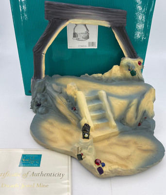 Walt Disney Classics -Dwarfs' Mine Base-New in Box w/COA (11x10x9.75'') #1234335
