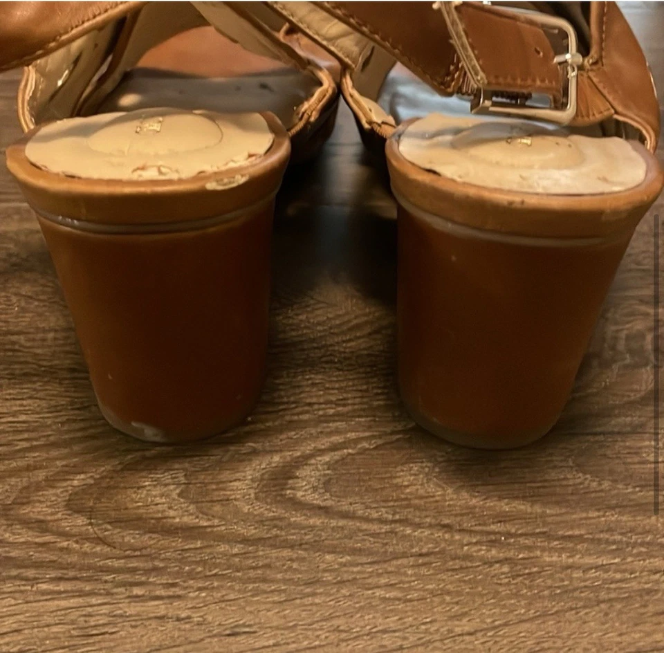 Andrew Geller Tan Slingback Sandals w/ Silver Circular Designs, Size 9M - Image 4 of 4