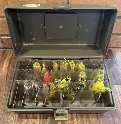 Vintage Adventurer Model 1203 Tackle Box For Spinner Baits - w/16 Spinner Baits
