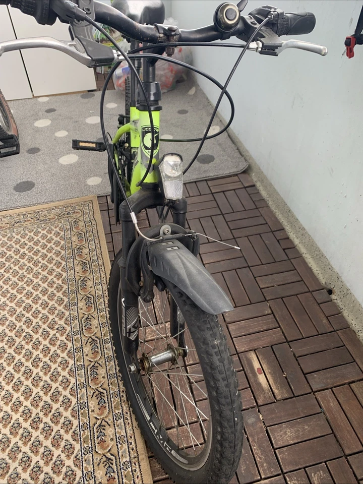 Fahrrad Für 100€ Mit Dem Helm 10 Euro Mehr (wie Brandneu)