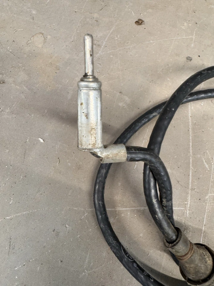 Ford Galaxie Fairlane Mustang 1965-1977 guardabarros base montaje moldura Torino equipo original Foto 2 de 4