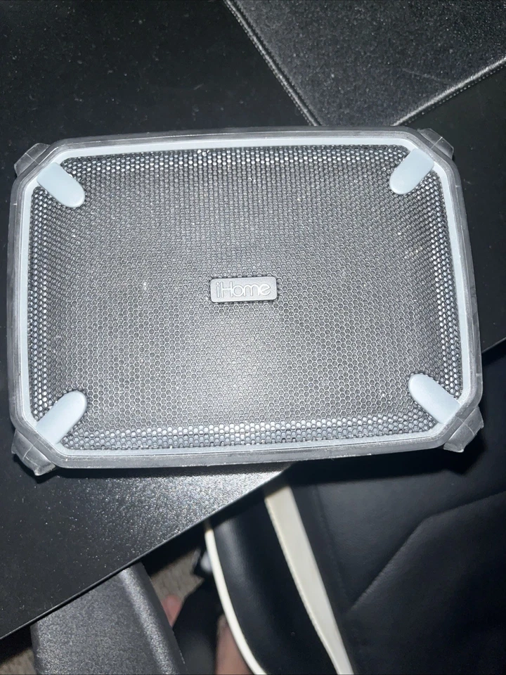 Altavoz inalámbrico iHome Bluetooth diseño resistente Foto 3 de 4