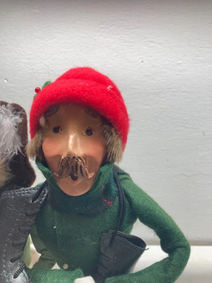 1995 Byers Choice Holiday Caroler Figure Pair Woman And man with skates - Image 2 of 4