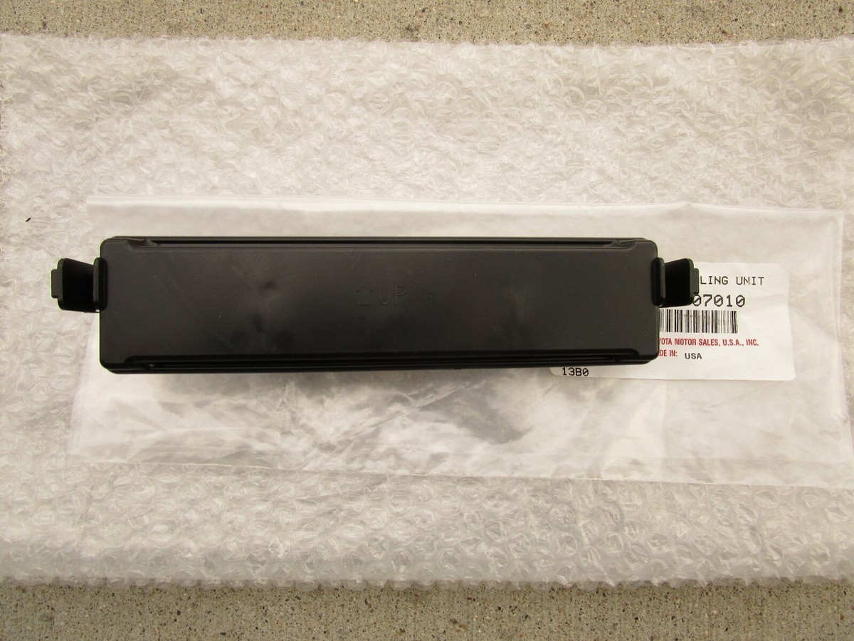 FITS: 07 - 20 TOYOTA TUNDRA CABIN AIR FILTER COVER PLATE / ACCESS