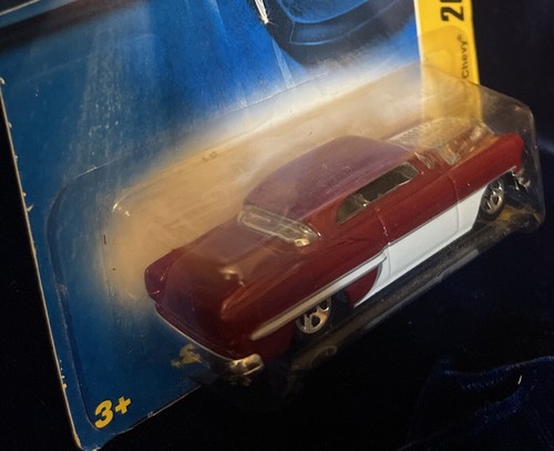 2007 Hot Wheels 1:64 2007 New Models 34/36 Custom '53 Chevy Red/White - Picture 2 of 6