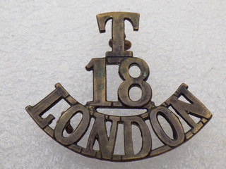 Vintage WWI 18th Bn LONDON REGIMENT (IRISH RIFLES) Brass Shoulder Title Badge