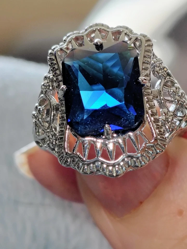 Anillo de cóctel estilo vintage de filigrana de cristal azul zafiro talla 8,25 Foto 3 de 4