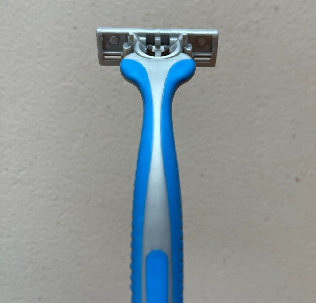 20 Triple 3 Blade Disposable Shaving Razors w/ Lubricating Strip