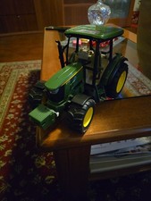 Trattore Bruder John Deere 1:16 – Mezzo agricolo giocattolo robusto