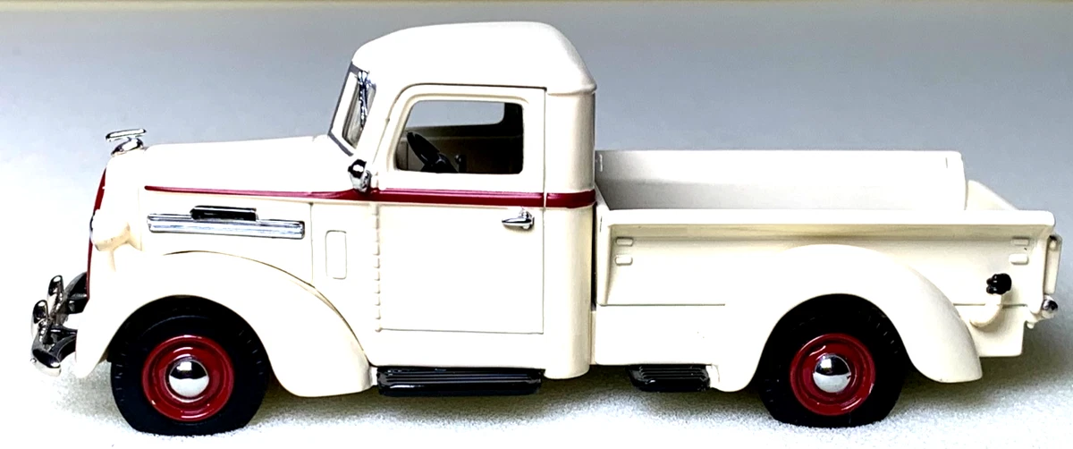 Matchbox 1/43 - Ford F100 Pick Up 1955 Red Crown Gasoline