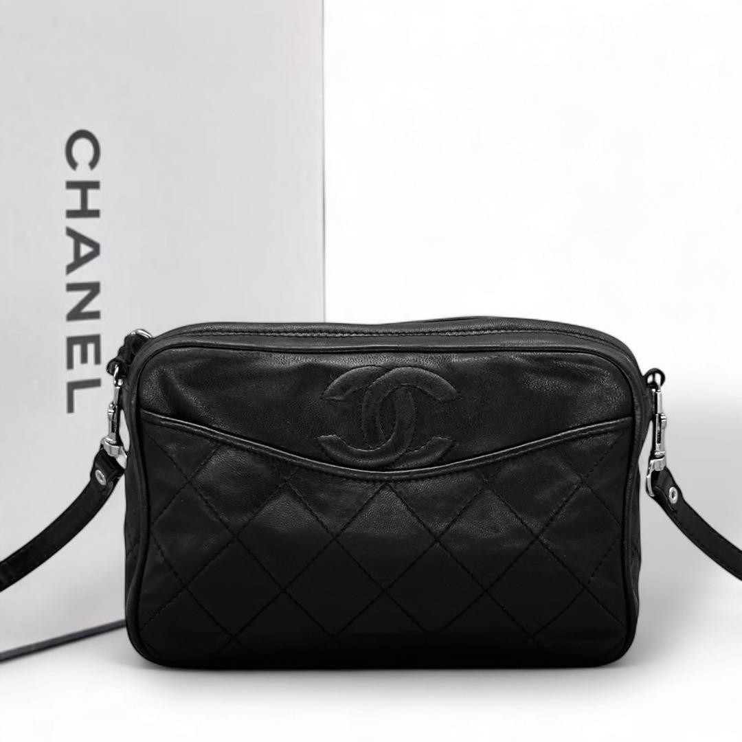 CHAEL CHANEL Black Matelassé Shoulder Bag Sacoche