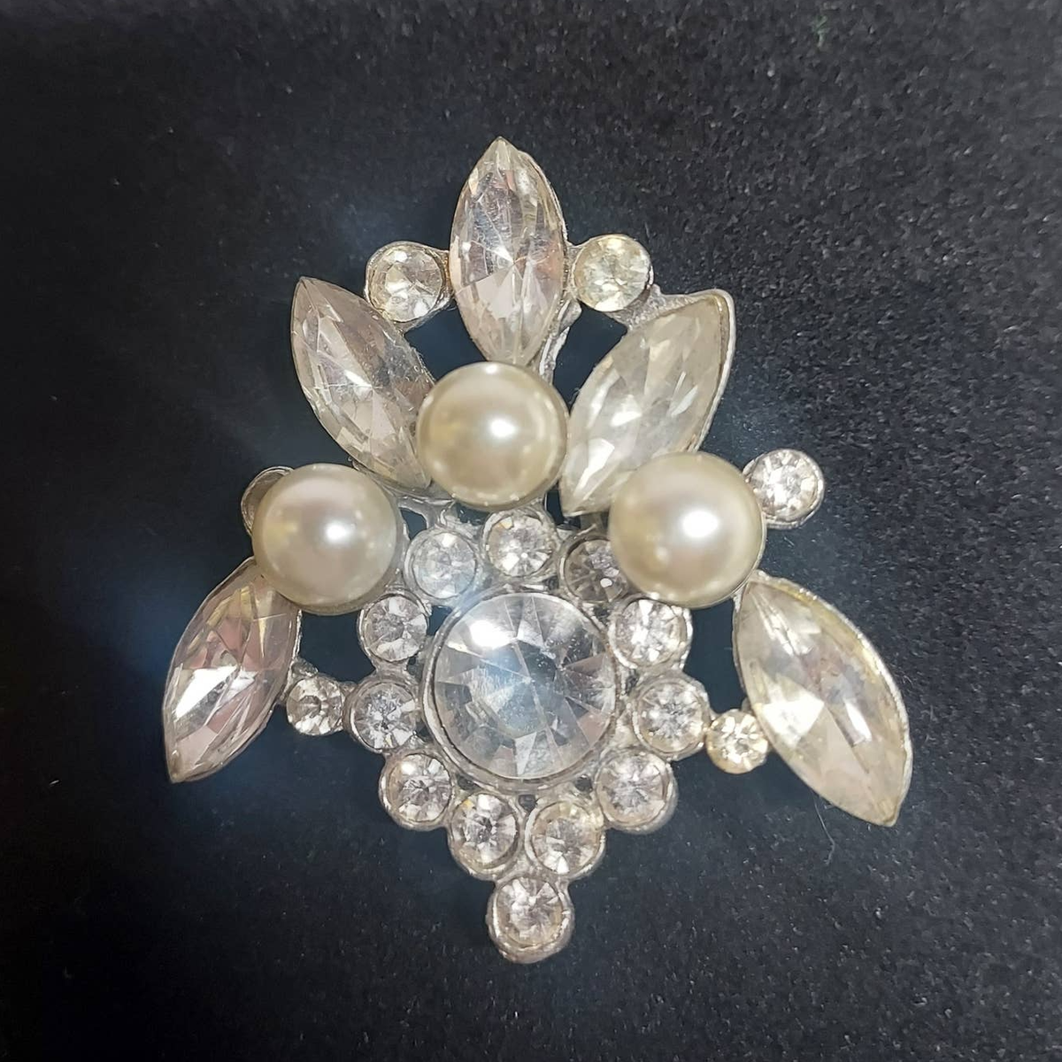 Vintage Rhinestone and Faux Pearl Statement Brooch Costume  display picture 3