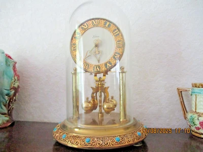 HORLOGE Pendule metal dore KERN globe en verre fonctionne H 30cms - Photo 1/4