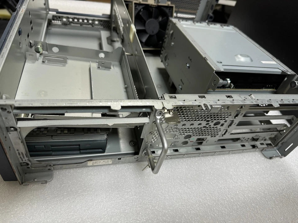 Compaq DEC ALPHASERVER DS10 600MHZ chassis DA-74BAA-EA 70-40092-04 - Image 4 of 4