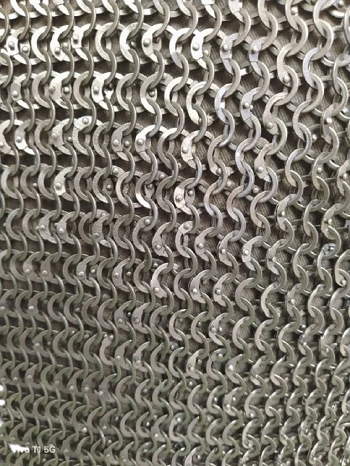 Media camisa ChainMail, plana remachada con anillos planos lisos y anillo de latón en el borde Foto 4 de 4