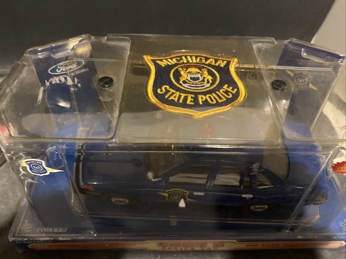 Code 3 Police Car Ford Crown Victoria 1/24 Michigan State Patrol W/Patch - Picture 4 of 6