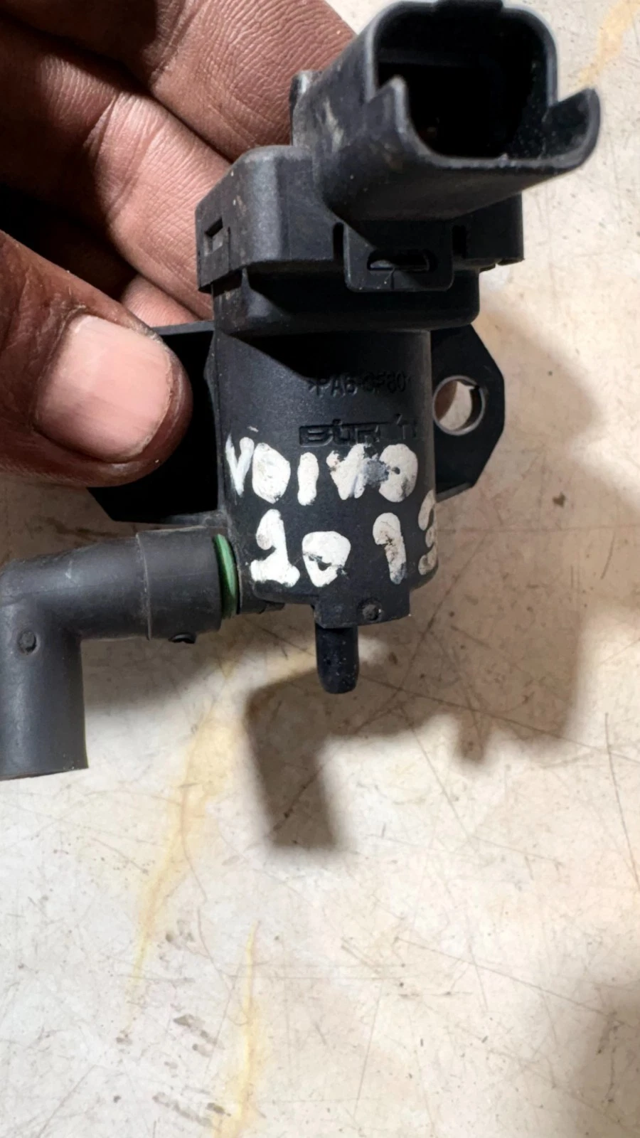 Bitron Volvo vacuum pressure control solenoid connector and hose port