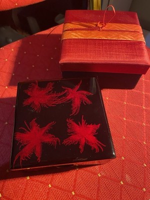 Komplettset 8 lackierte Holzuntersetzer schönes Design Geschenk verpackt Neu
