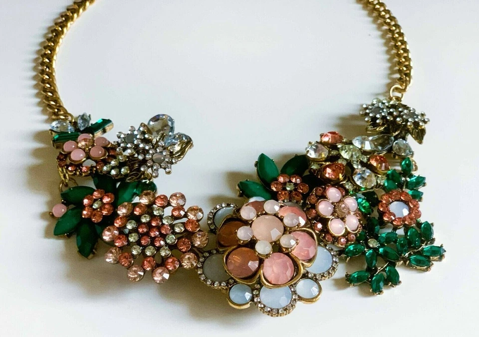 Collar exquisito de diamantes de imitación verde y rosa Foto 3 de 4