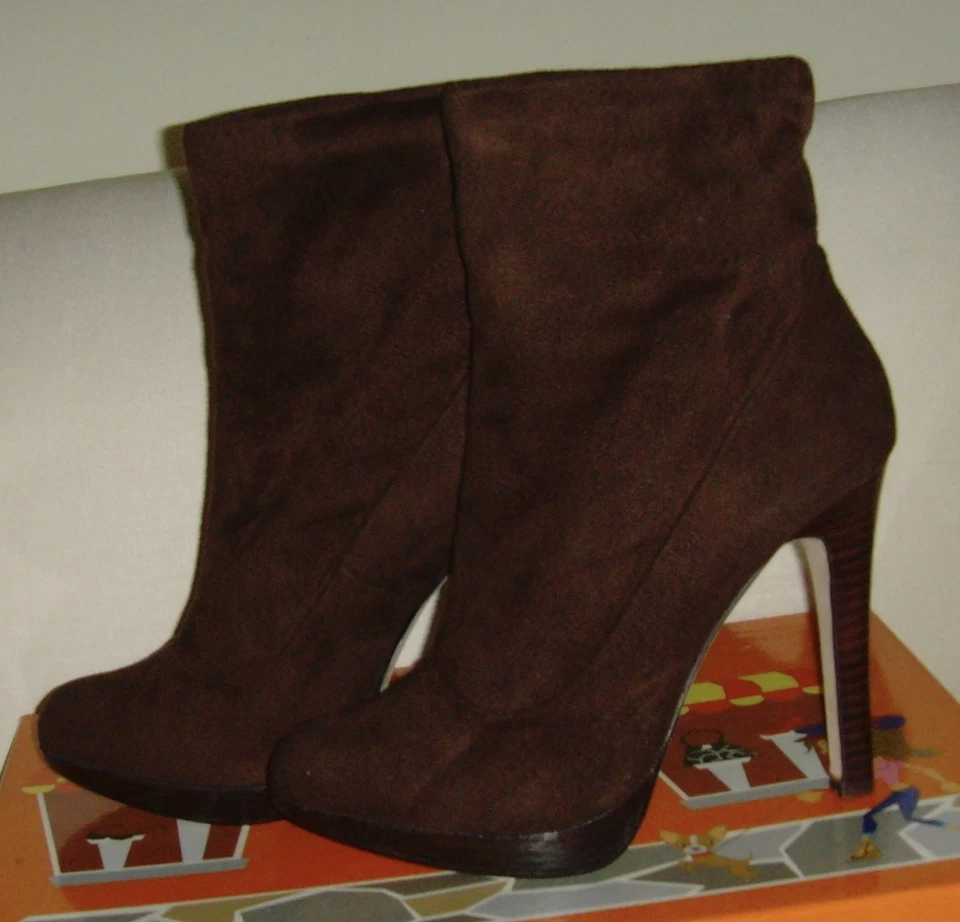 Botines de gamuza marrón GABRIELLA ROCHA Foto 3 de 4