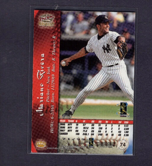 1998 PACIFIC PARAMOUNT HOLOGRAPHIC HOLO-SILVER #74 MARIANO RIVERA YANKEES #/99 - Image 2 of 2
