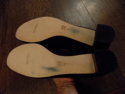 Vaneli Classy Navy Fabric Tie Bow Patent Cap Toe Low 1.5" Heels Pumps sz 13 N - Picture 8 of 10