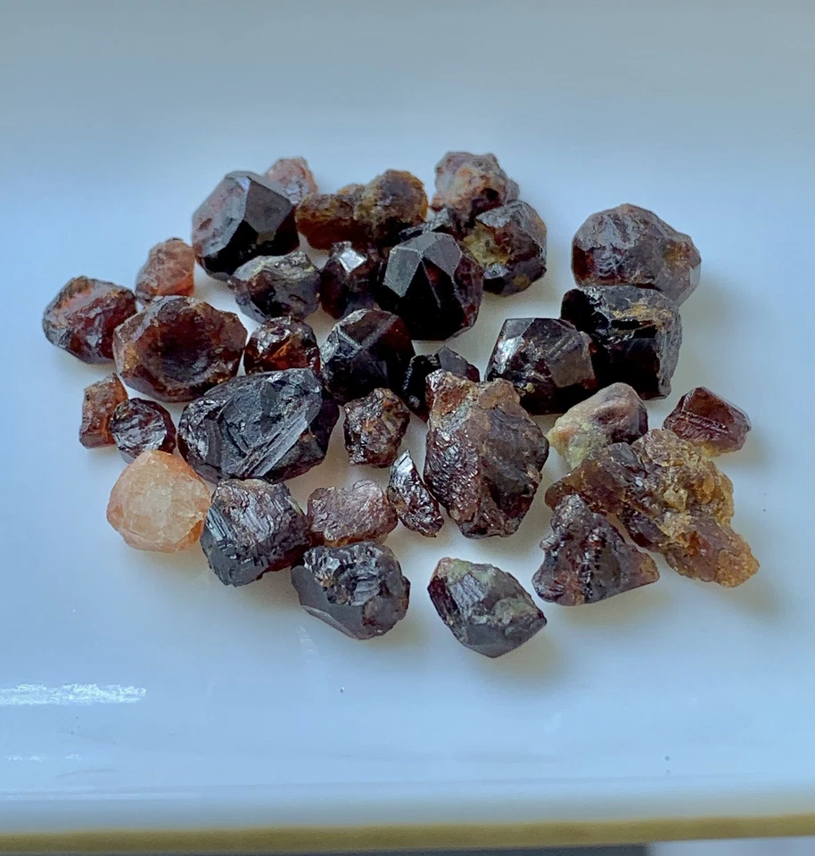 Lote de Cristales Granate Color Rojo Natural de la Mina Skardu / 23,61 Gramos Foto 3 de 4