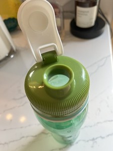 Rubbermaid Shaker Bottle Green Lid White Flip Top Clear Plastic 20 oz