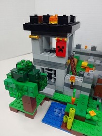 LEGO The Fortress 21127 MINECRAFT 99% Complete READ