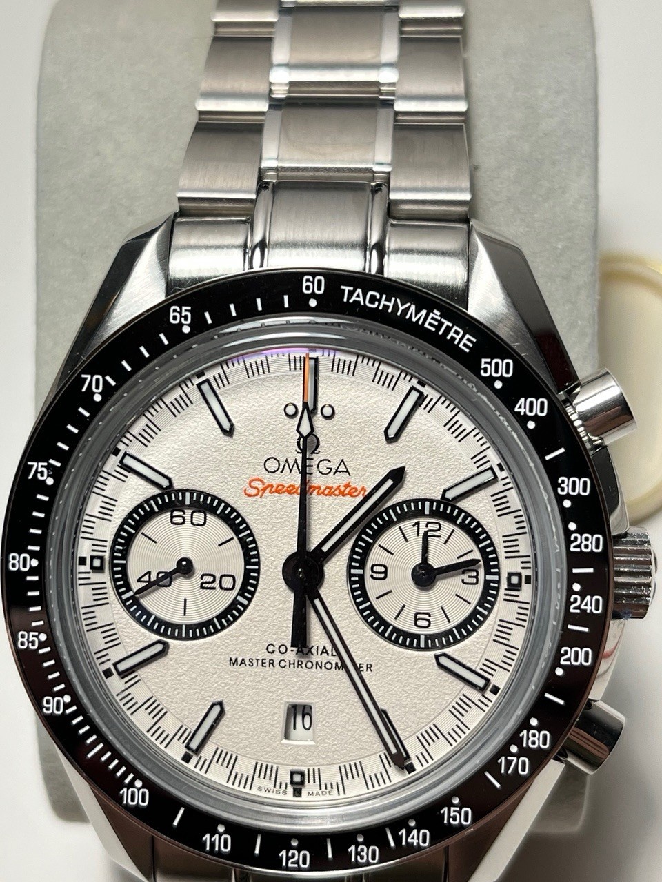 Bracelet Steel Chronograph 44mm Omega White Racing Speedmaster Dial Co-Axial - vintagewatches.pk