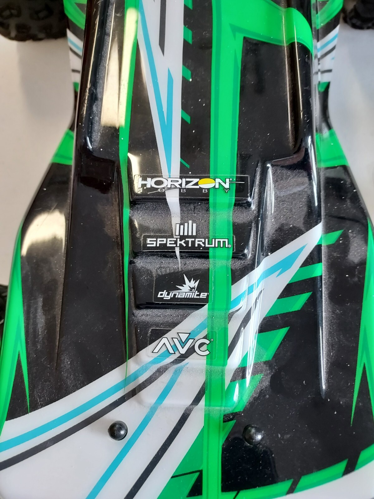1/10 SCALE HORIZON HOBBIES LOSI 4 WHEEL DRIVE REMOTE CAR