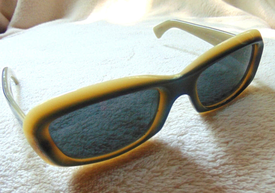 Par de gafas de sol vintage para mujer color tostado con azul marino rectangular Italia Foto 2 de 4