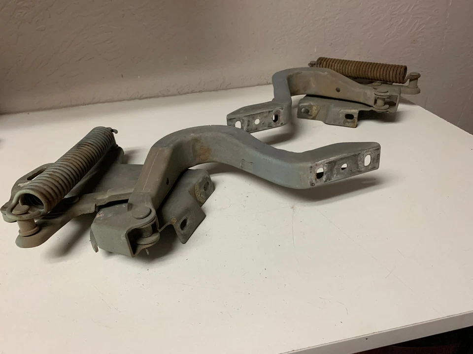 53 BISAGRAS MALETERO STUDEBAKER LAND CRUISER OEM Foto 3 de 3