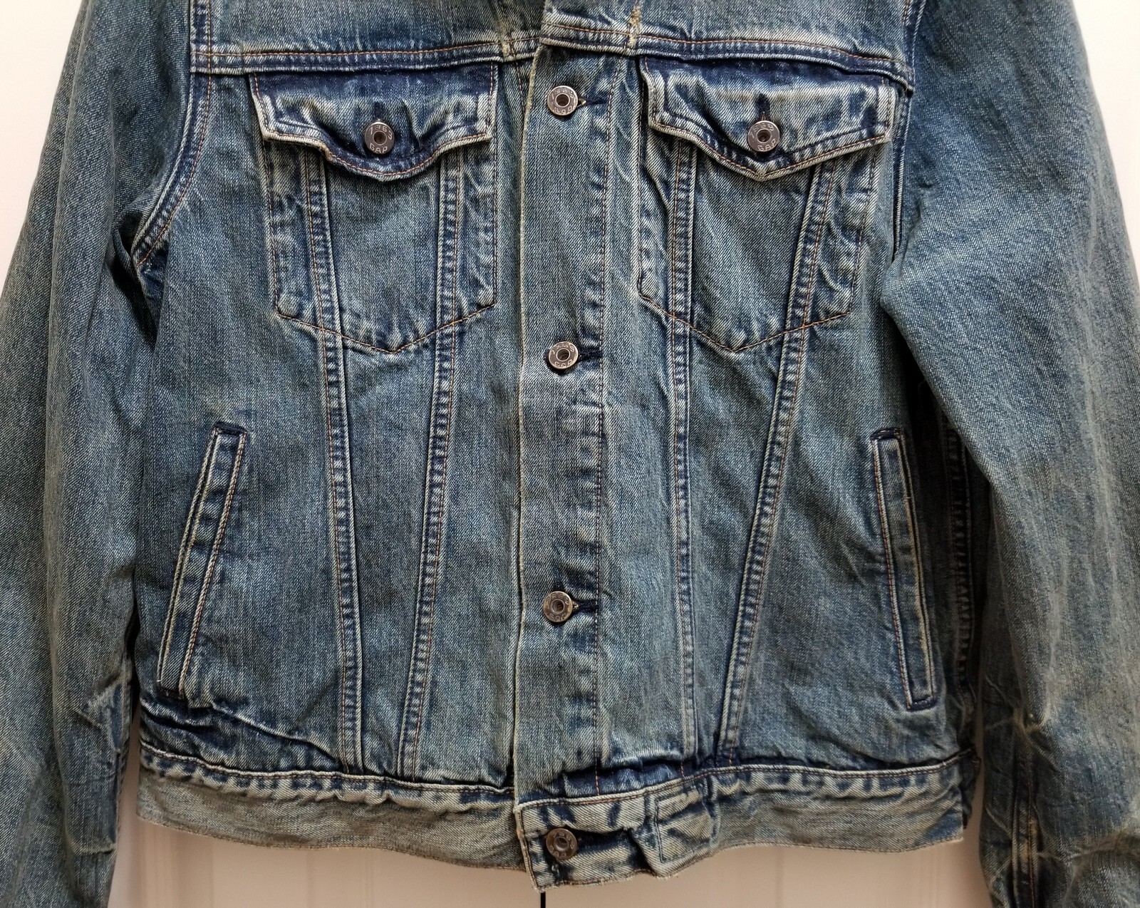 Men's GAP 100percent Cotton Medium Tint Wash Weathered Look Jean Jacket Sz L Macau image 3