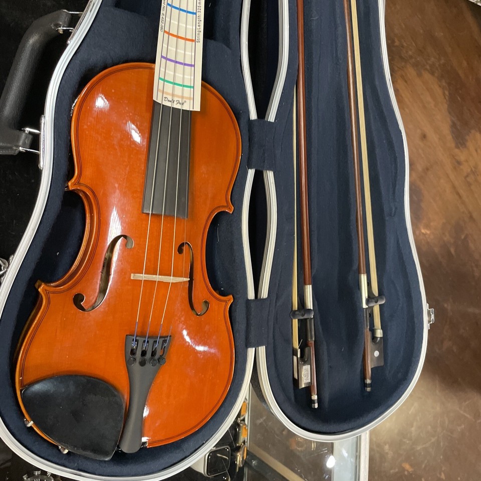 Yamaha Violin Full 4/4 V3 and Case Comes with rosin, case strap