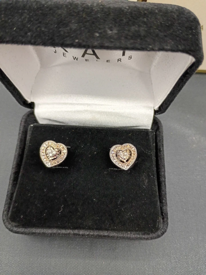 Aretes de diamantes en forma de corazón de plata esterlina KAY Jewelers Bonus Anne Klein Foto 4 de 4