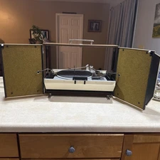 Vintage RCA Victor Daredevil Four Speaker Stereo Home Phonograph Record Player