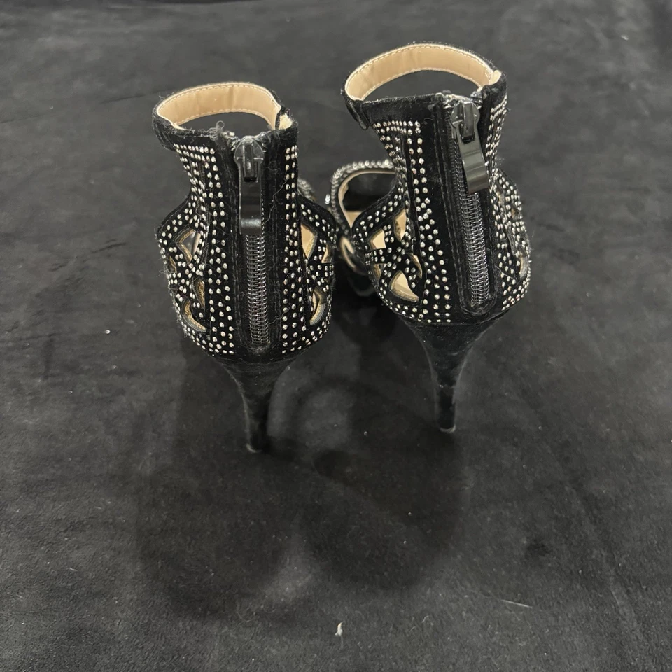 Saltos femininos pretos cravejados tamanho 10 marca Delicacy - Imagem 4 de 4