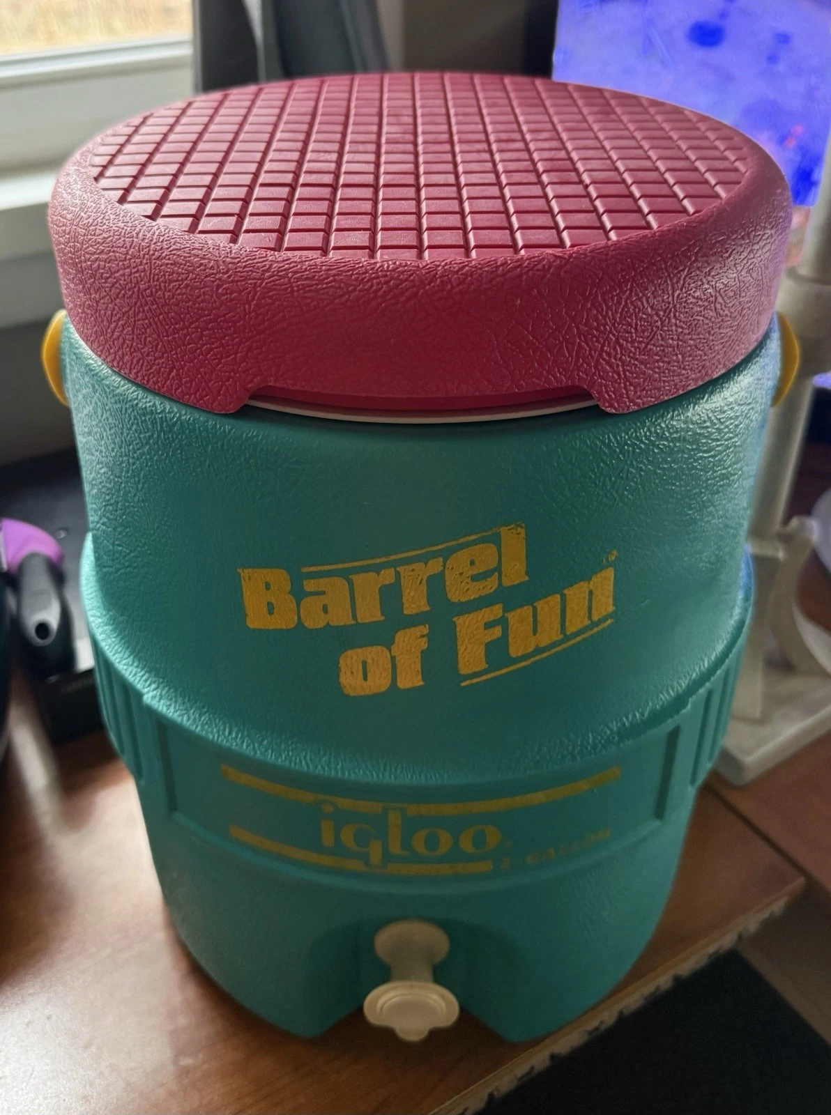 Vtg Igloo Barrel of Fun 2 Gallon Jug Retro Dispenser Drink Cooler Teal Pink 90s
Opens in a new windo